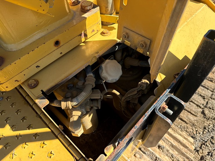 2015-caterpillar-d6t-lgp-image-56