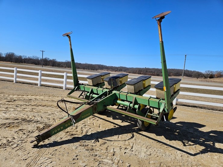 john-deere-7000-image-1