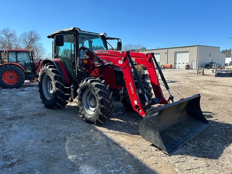 2023-massey-ferguson-5711-image-6