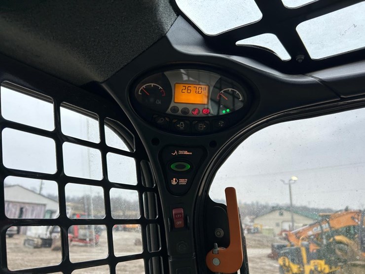 2022-bobcat-t770-image-21