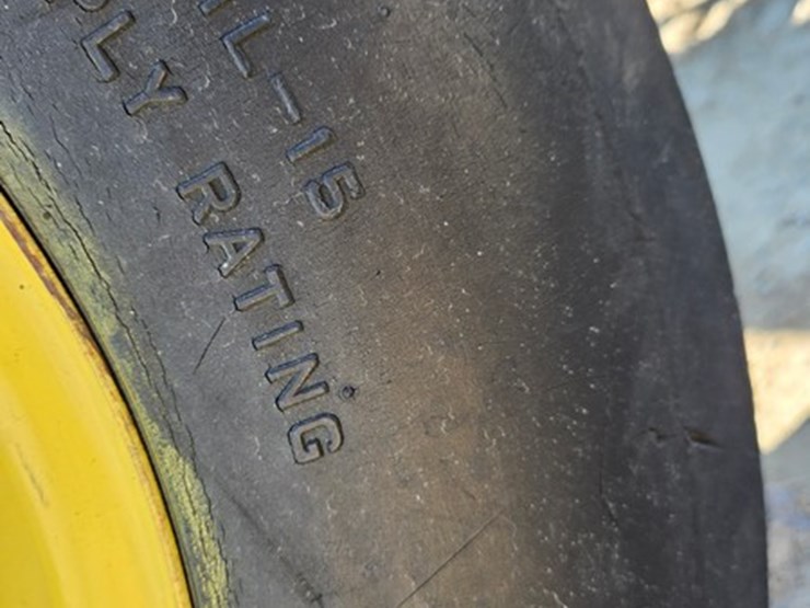 john-deere-3010-image-37