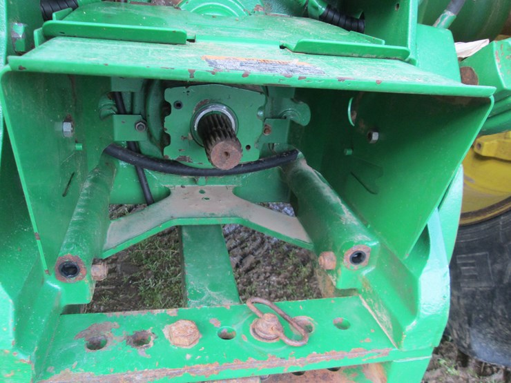 john-deere-8235r-image-8