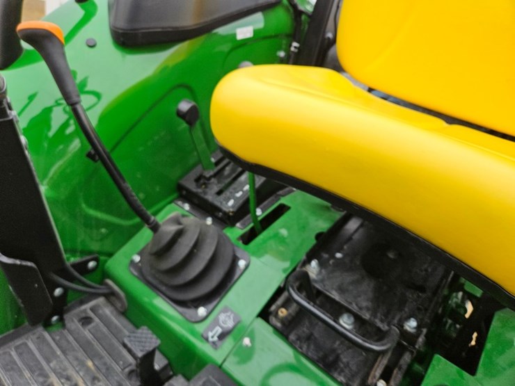 2025-john-deere-5067e-image-43