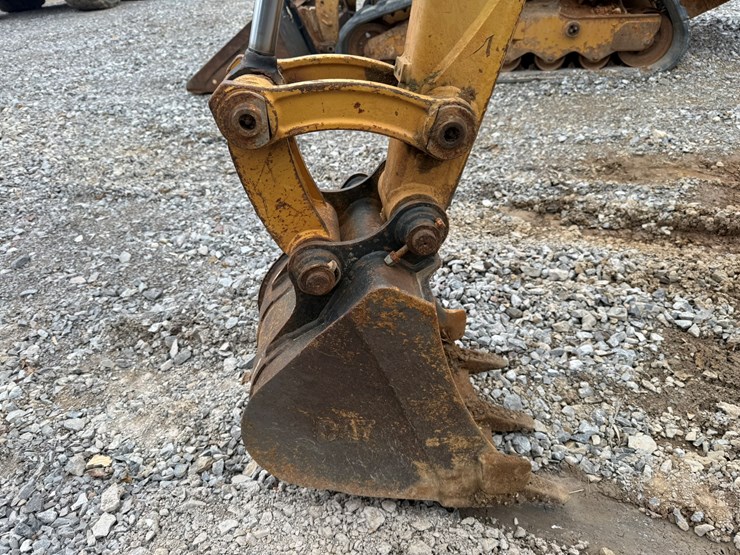 2014-caterpillar-302.7d-image-11