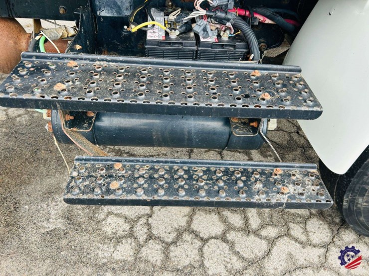 2012-international-durastar-4300-image-44