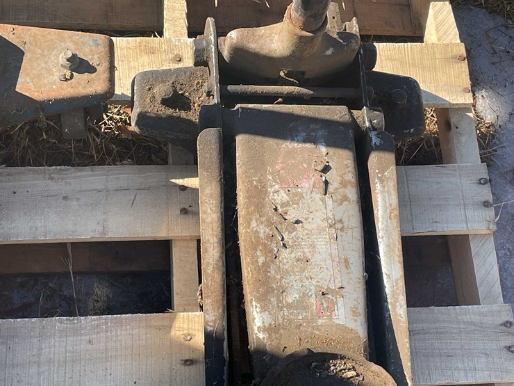 #13096-•-(2)-floor-jacks-image-9