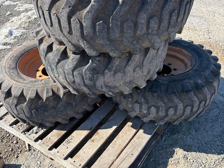 (4)-case-skid-steer-tires-image-1