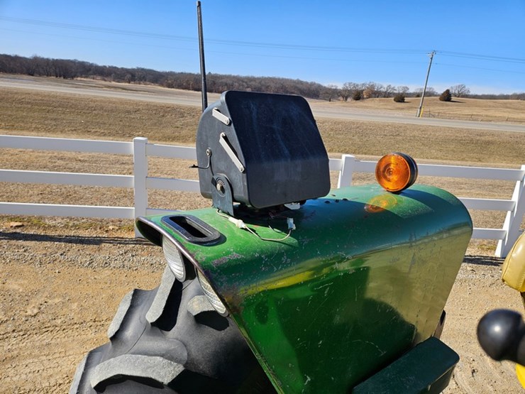 john-deere-3010-image-30