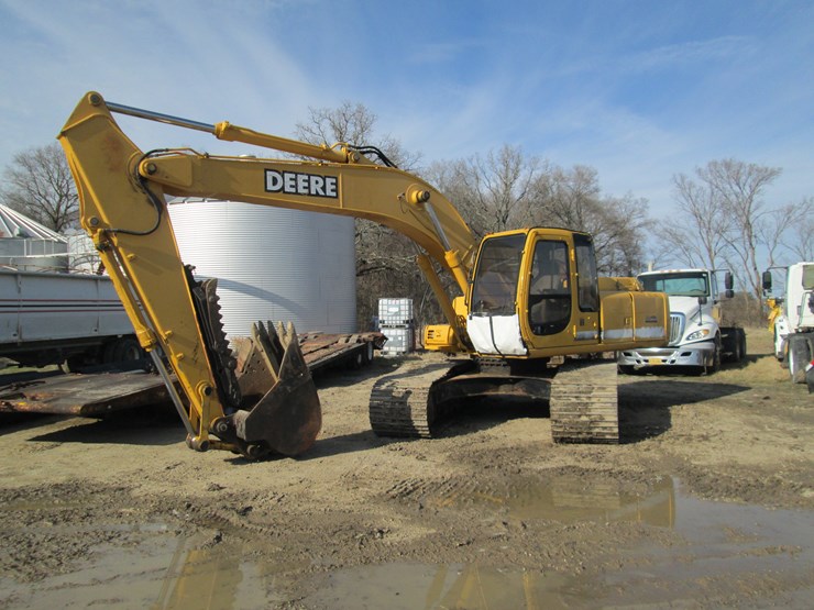 deere-200-lc-image-1