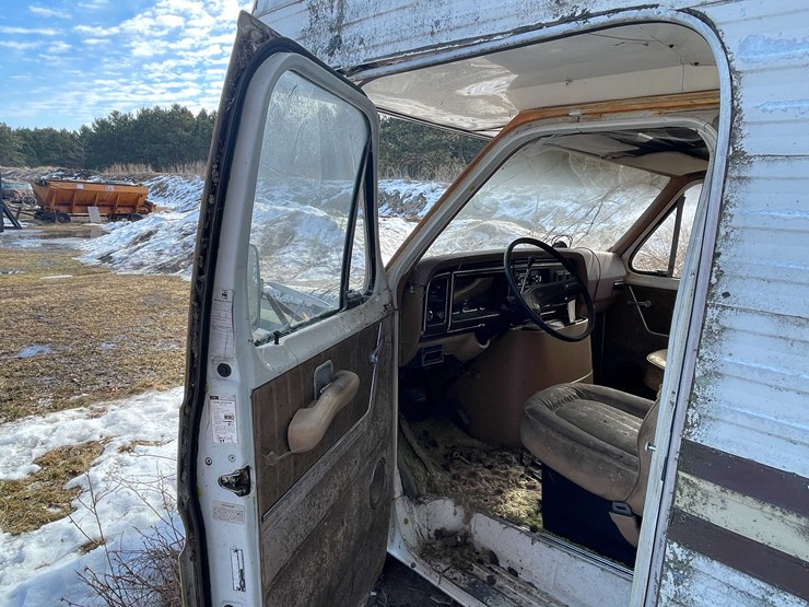 #13021-•-1977-mallard-coach-(no-title)-image-27