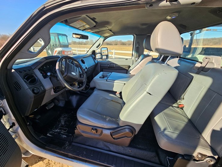 2012-ford-f550-image-35