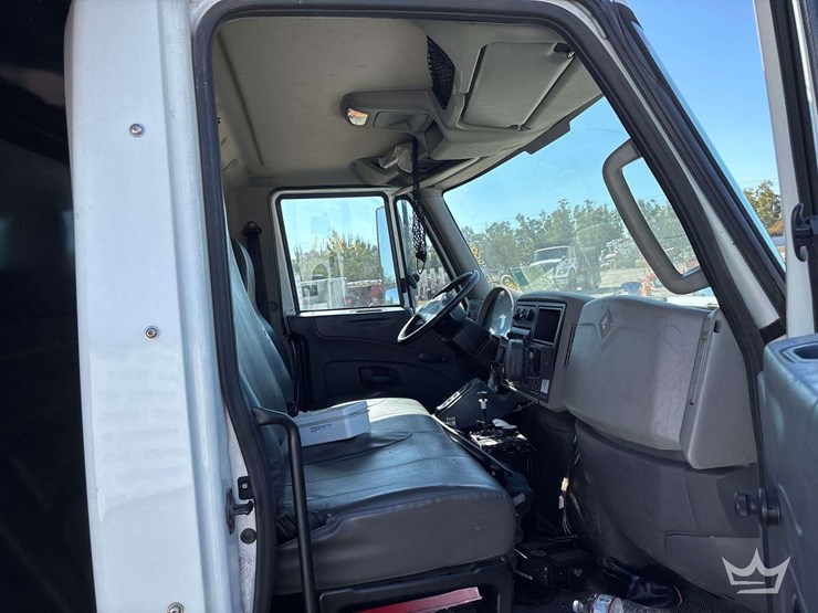 2014-international-durastar-4300-image-34