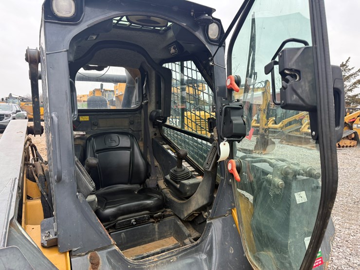 2015-deere-333e-image-28