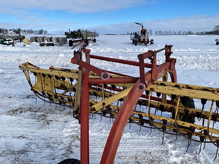 new-holland-260-image-8