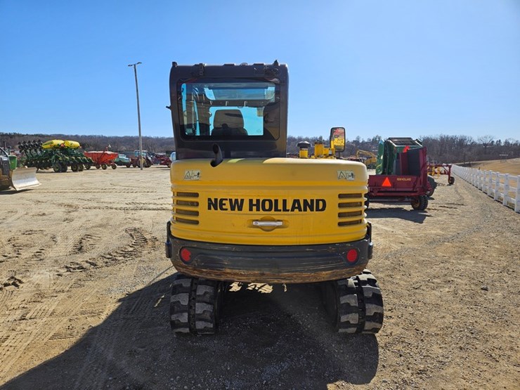 new-holland-e57c-image-4
