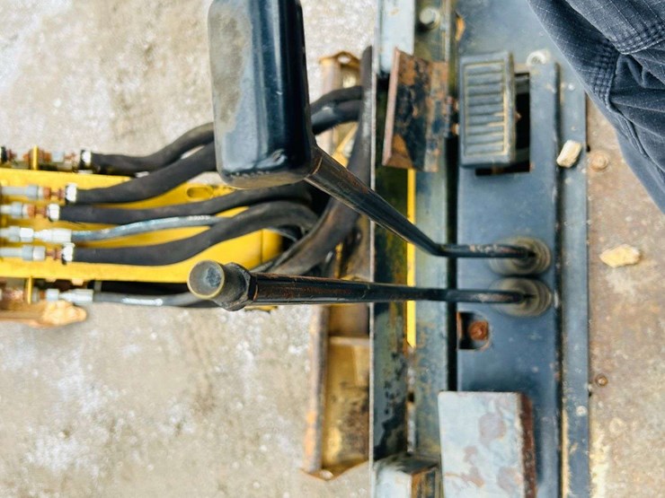 2002-caterpillar-301.5-image-66