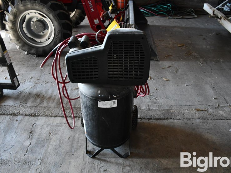 industrial-air-ila1883054-30-gallon-tank-air-compressor-image-2