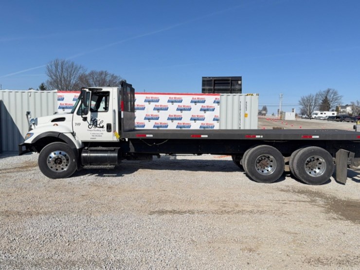 2007-international-7400-image-2