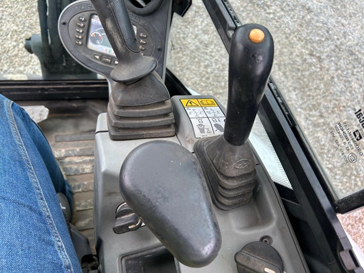 2021-bobcat-e26-image-23