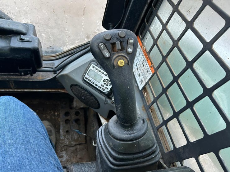 2017-bobcat-t870-image-24