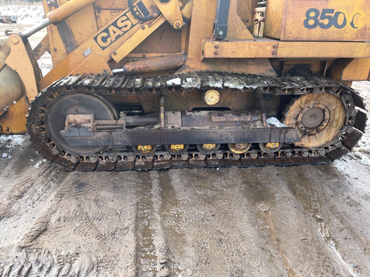 #13009-•-case-8500-crawler-loader-image-11