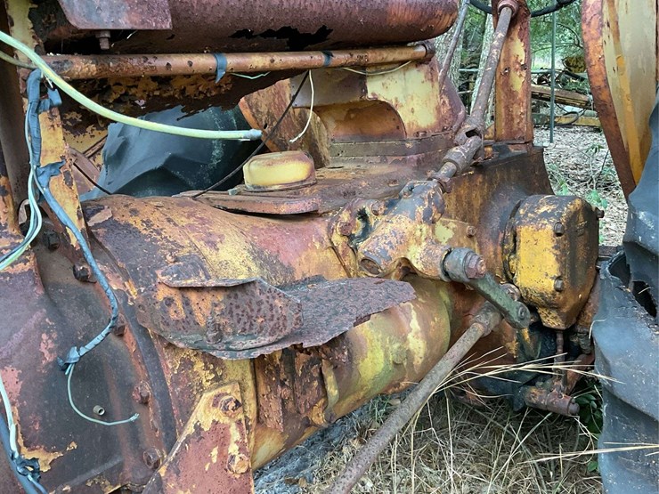 minneapolis-moline-parts-tractor-image-22