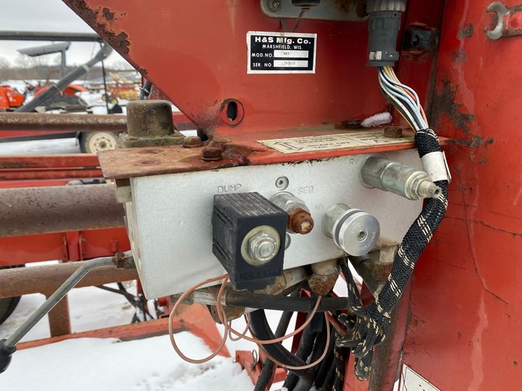 h&s-bale-wrapper-image-33