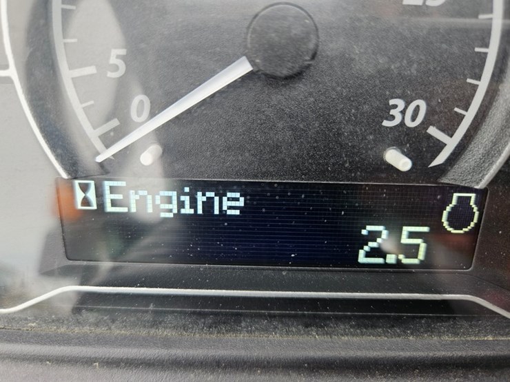 2025-john-deere-2038r-image-30