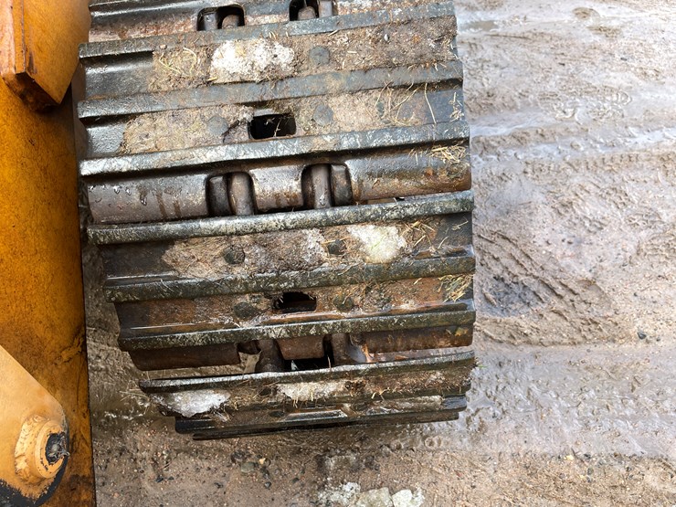 #13009-•-case-8500-crawler-loader-image-16