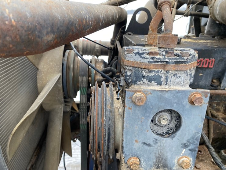 1994-freightliner-day-cab-semi-image-63