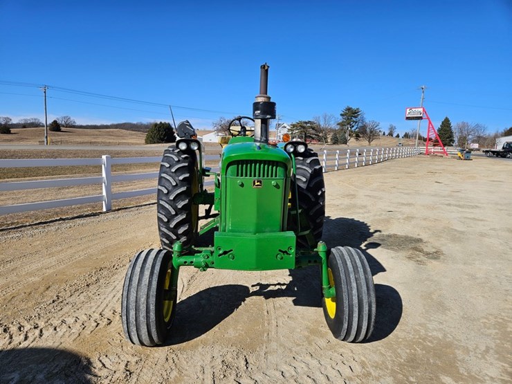 john-deere-3010-image-8