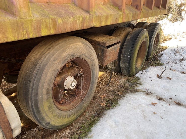 #13014-•-1976-ford-dump-truck-(has-wi-title)-image-51