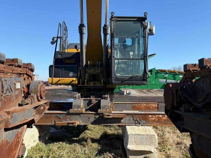 2014-caterpillar-320e-image-4