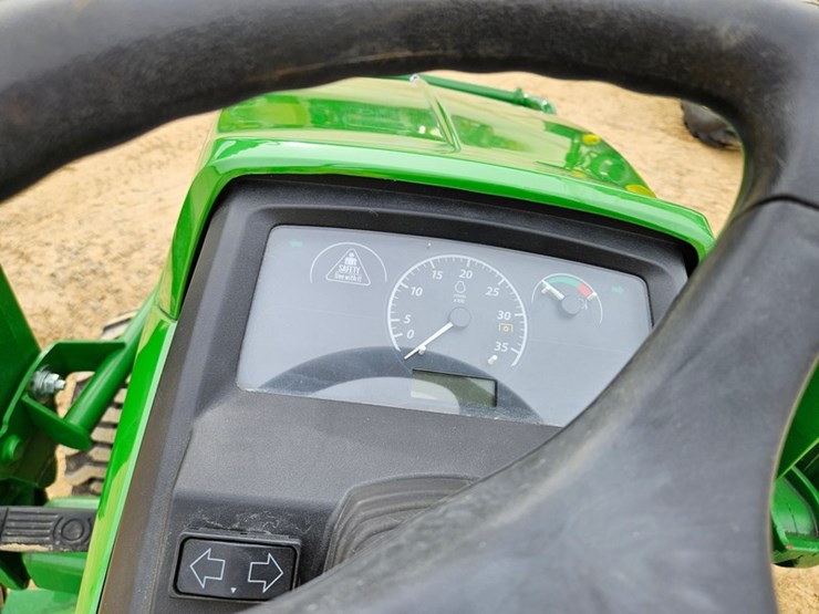 2025-john-deere-1025r-image-38