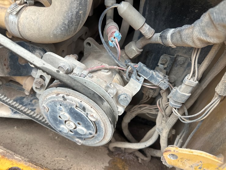 2017-caterpillar-259d-image-27