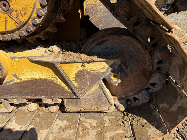 2015-caterpillar-d6t-lgp-image-102
