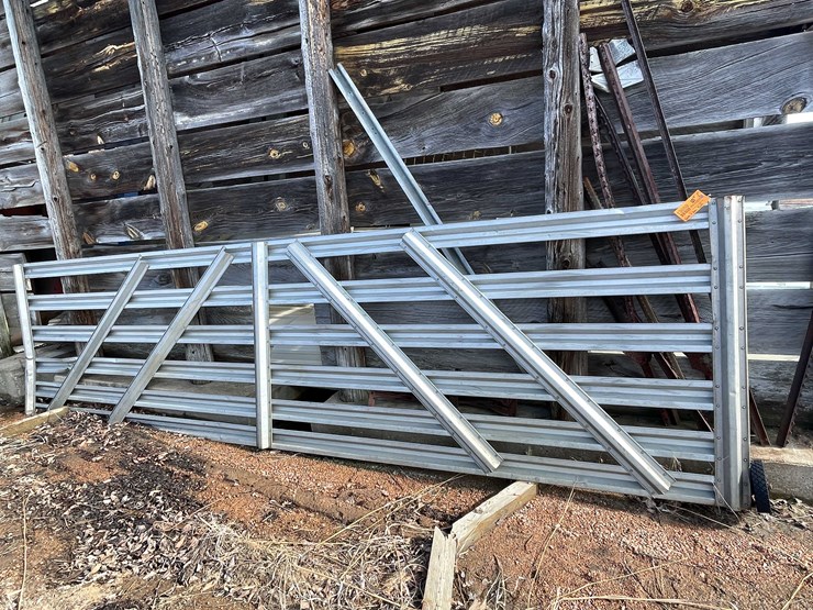 #13050-•-metal-gate-and-posts-image-1