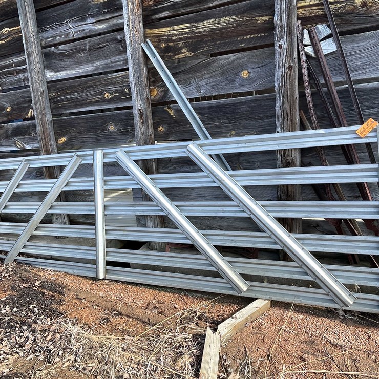 #13050 • Metal Gate And Posts