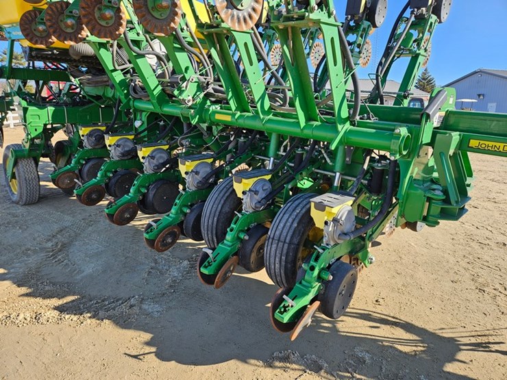 2017-john-deere-1795-image-19