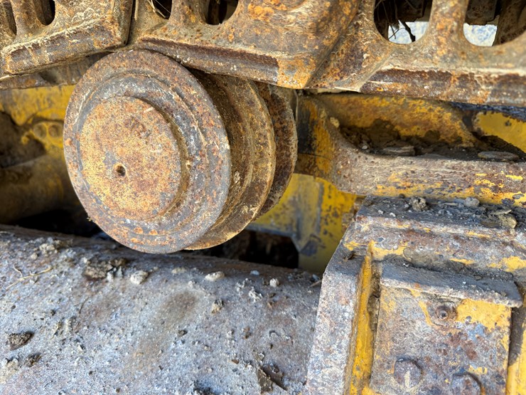 2006-deere-700j-image-64