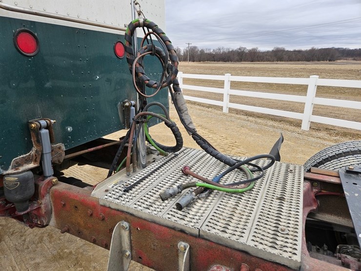 2006-peterbilt-379-image-14