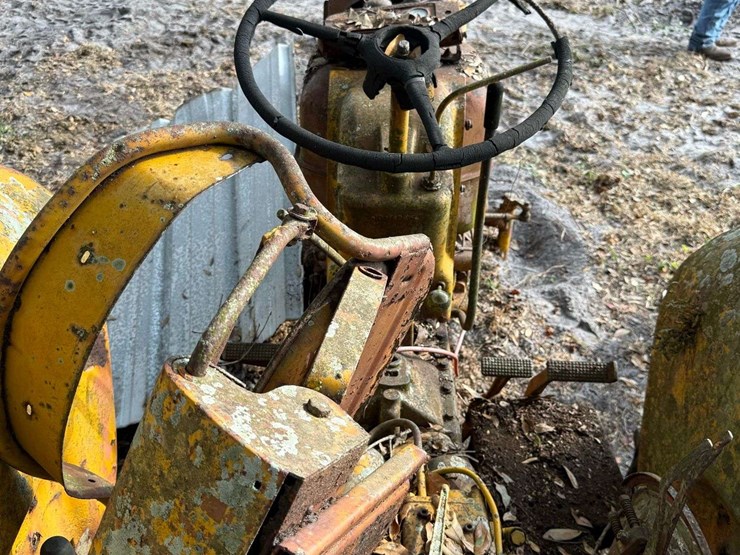 minneapolis-moline-diesel-parts-tractor-image-3