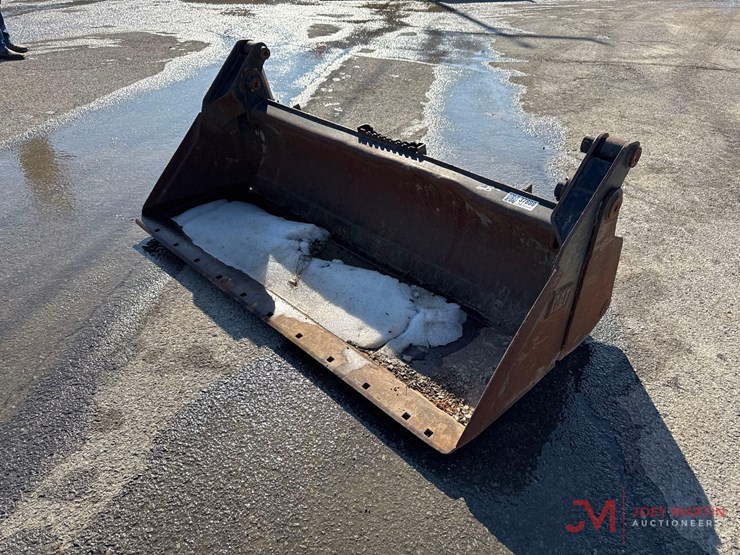 cat-68"-4-n-1-bucket-skid-steer-attachment-image-4