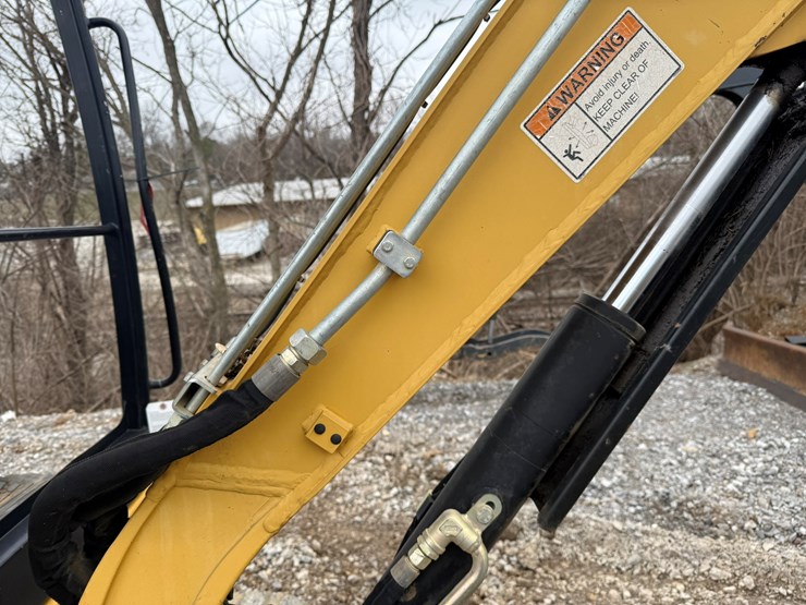 2014-caterpillar-302.7d-image-21