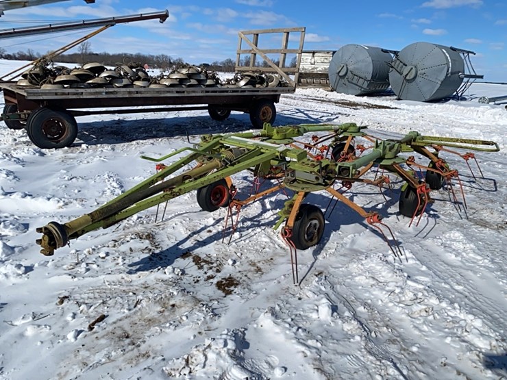 claas-volto-750-image-1