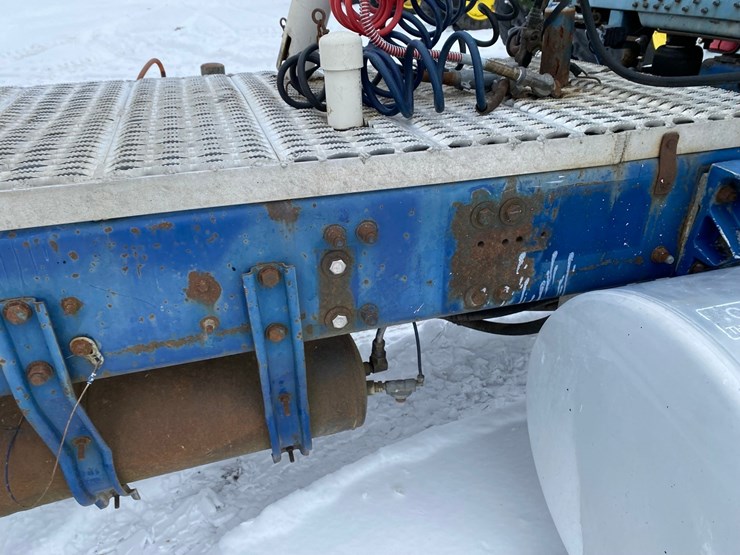 1994-freightliner-day-cab-semi-image-16