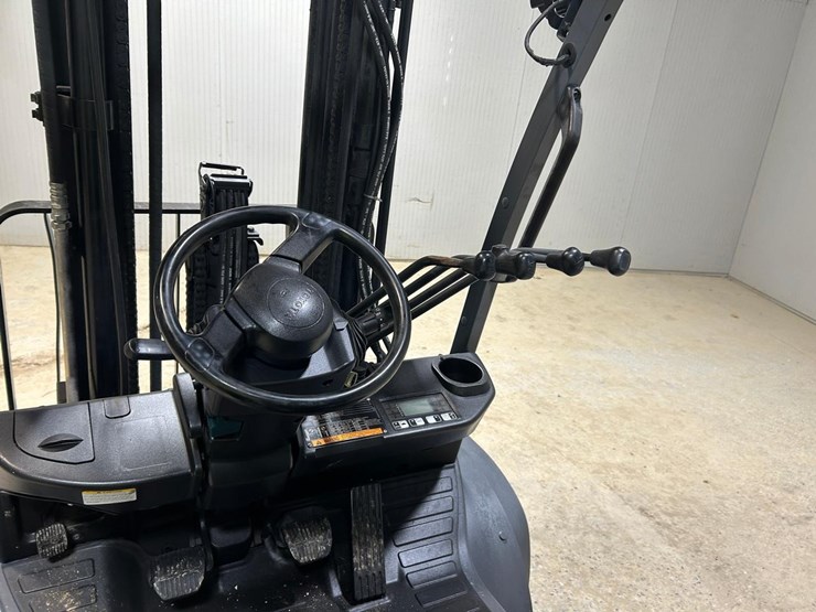 2020-toyota-8fgu25-image-17