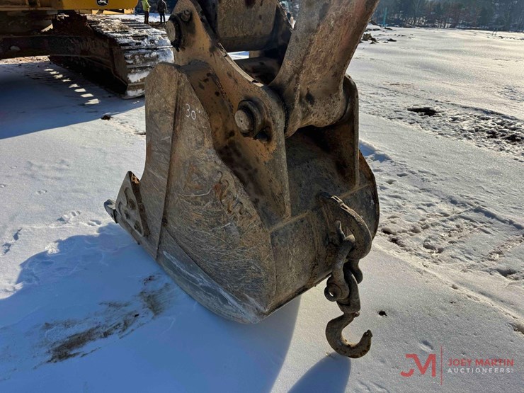 deere-245g-lc-image-13