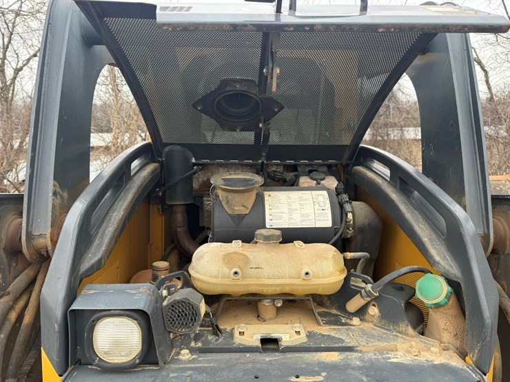 2015-deere-333e-image-21