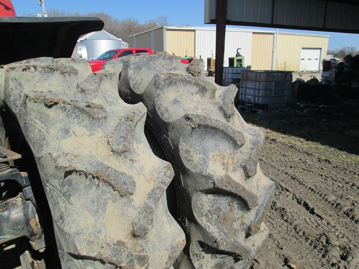 case-ih-magnum-305-image-23